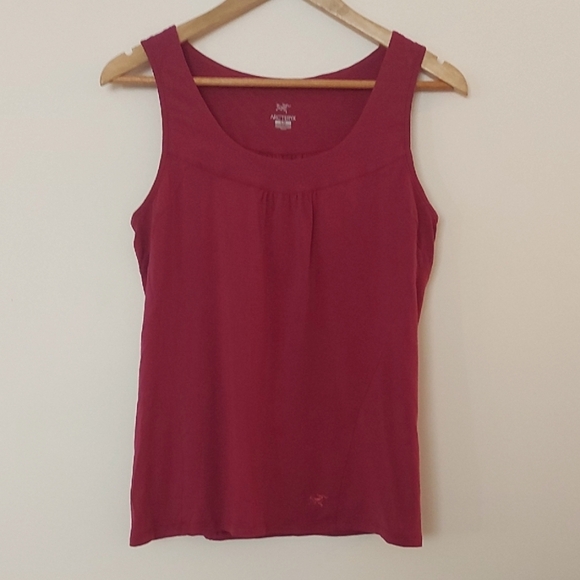 Arc'teryx Tank Top With Pleated Detail At Front And Back Magenta Size Large - Picture 1 of 5
